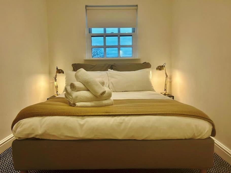 شقة Epic Location, Views & Large Private Terrace ويندسور المظهر الخارجي الصورة